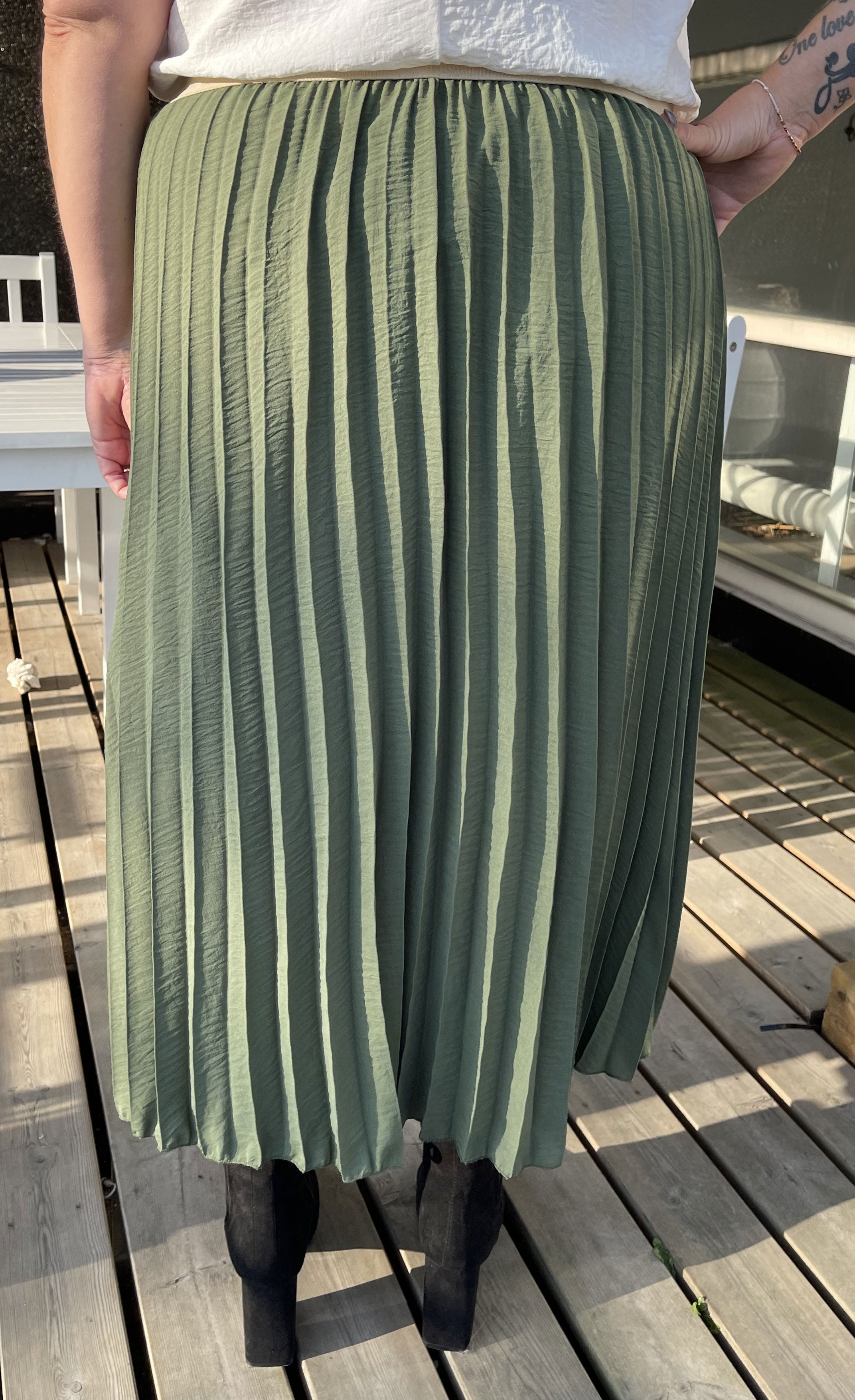 Mirjana - Lång plisserad kjol i stora storlekar